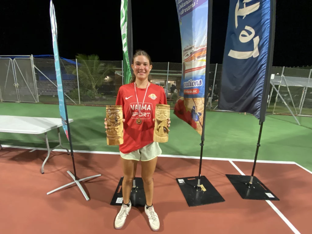 Heata-Nui ISTA-TOOFA OPEN PAITA 2025 avec mes trophées. en simple dames et double dames, Tennis Club de Païta